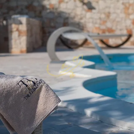 Td Luna Trulli With Large Pool Castellana Grotte
