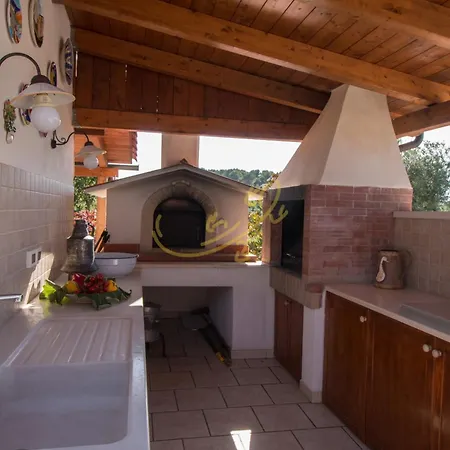 Td Luna Trulli With Large Pool *