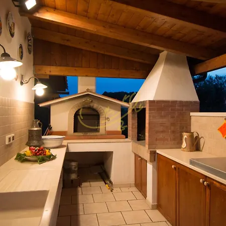 Td Luna Trulli With Large Pool