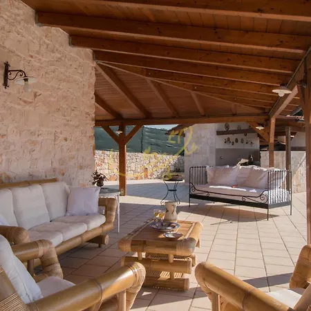 Td Luna Trulli With Large Pool