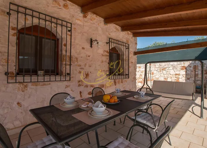 Td Luna Trulli With Large Pool *