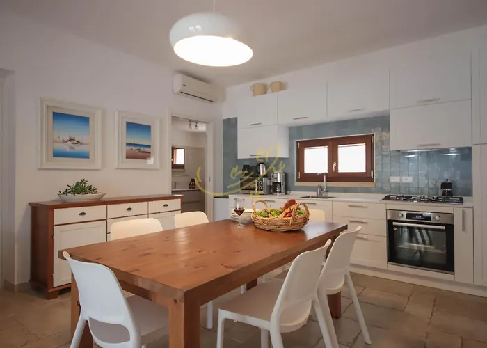 Td Luna Trulli With Large Pool * Castellana Grotte