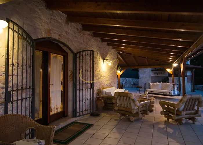 Td Luna Trulli With Large Pool *