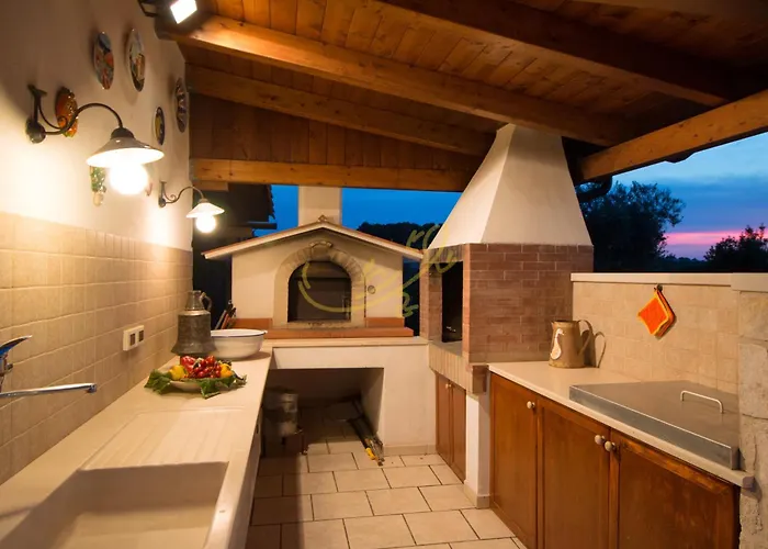 Td Luna Trulli With Large Pool
