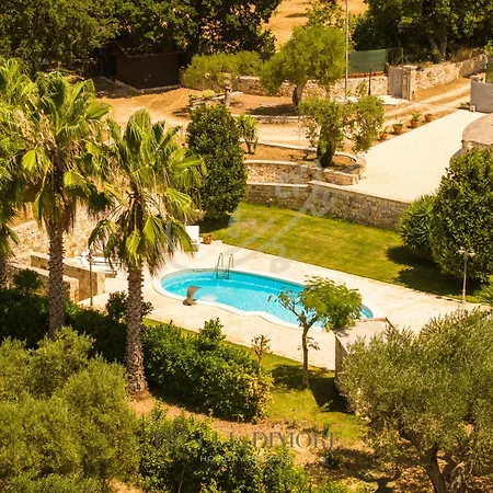 Td Luna Trulli With Large Pool Дом отдыха Кастеллана-Гротте