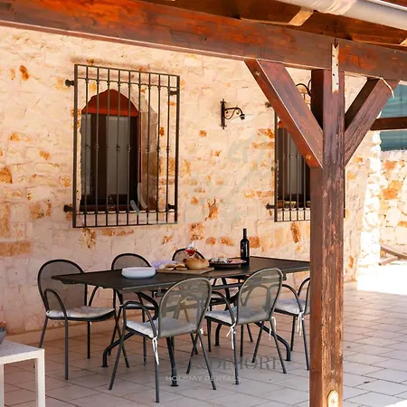 Td Luna Trulli With Large Pool Castellana Grotte